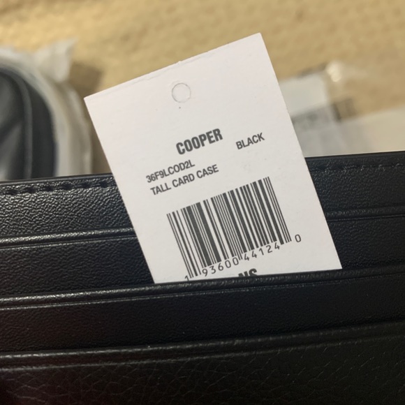 SOLD⛔️Authentic MICKAEL KORS Leather tall card case - Picture 7 of 8